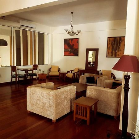 The Vic Hotel Кисуму Экстерьер фото