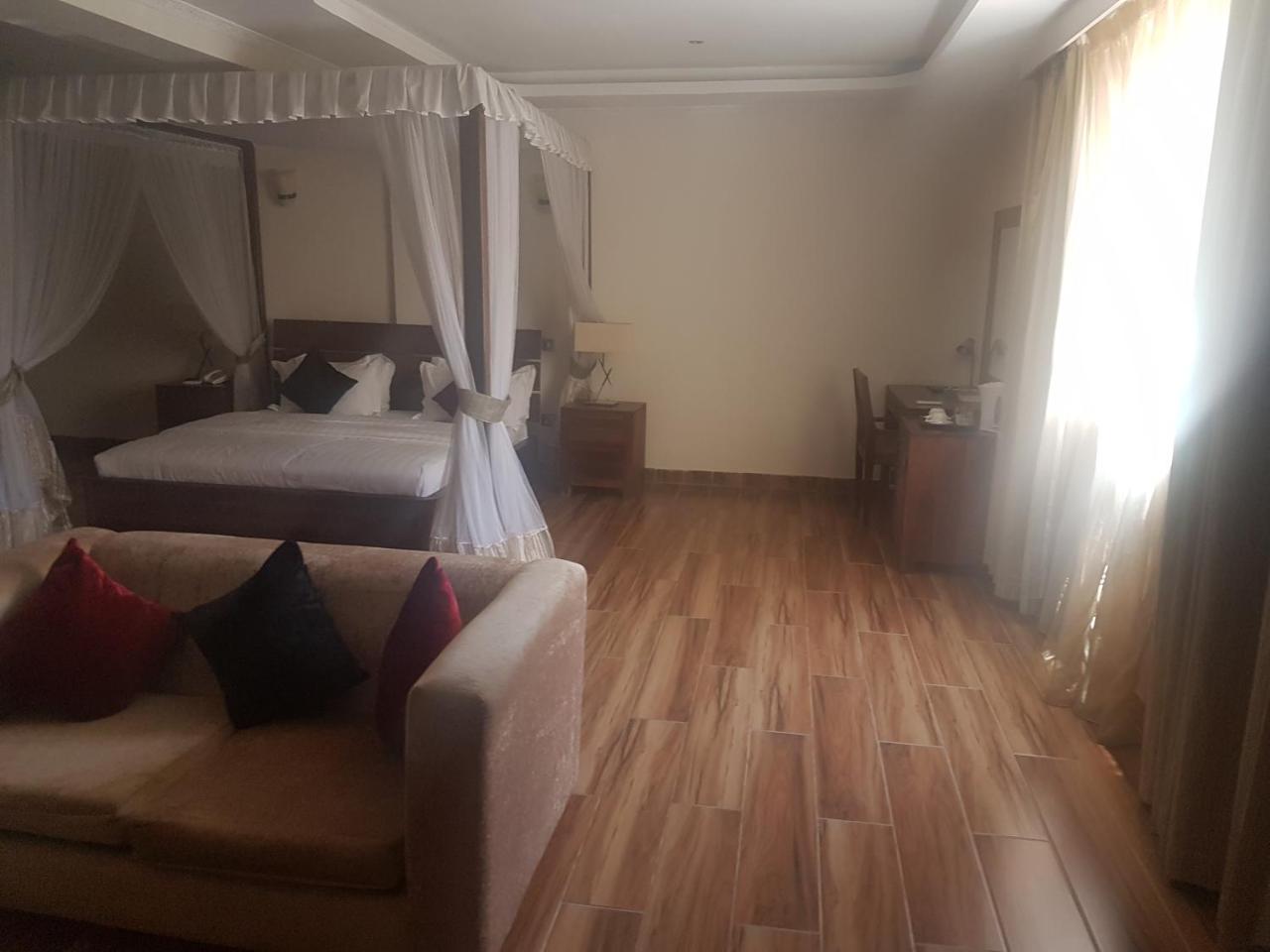The Vic Hotel Кисуму Экстерьер фото