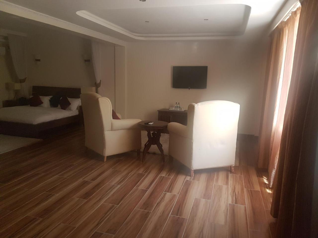 The Vic Hotel Кисуму Экстерьер фото
